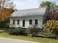 Cozy Farmhouse Nestled Between Stowe and Waterbury Hotels in Waterbury Center
