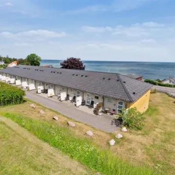 "Feodora" - 100m from the Sea