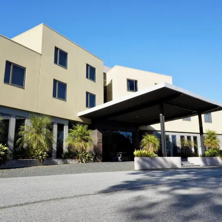 Golden Pebble Hotel