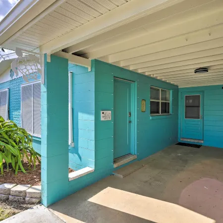 Cute and Cozy Florida Duplex Walk to Beaches!