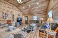 Cozy Cabin Firepit and Grill & 10 Mins to Main St Hotels in Gillespie County
