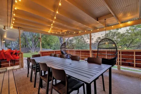 Luxury Lakefront Oasis with Boat Dock-Firepit