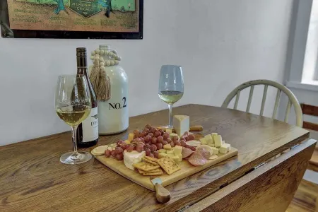 New! Luxurious Home with Wine Cellar & Firepit!