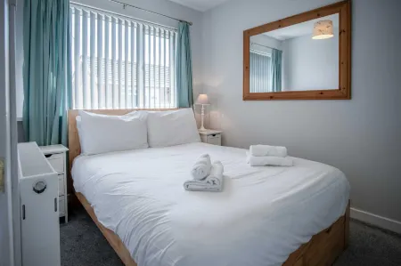 Langcliffe Park - 2 Bedroom Chalet - Mumbles Отели рядом с достопримечательностью «Заказник Мамблс Хилл Локал»