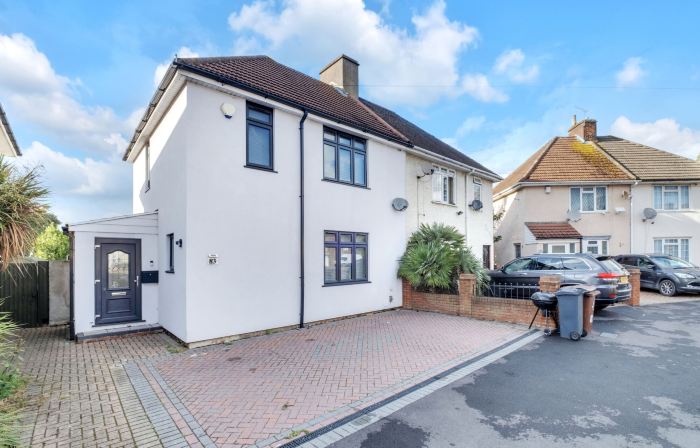 4 Bed House-Garden-Parking-15 Min Elizabeth Line