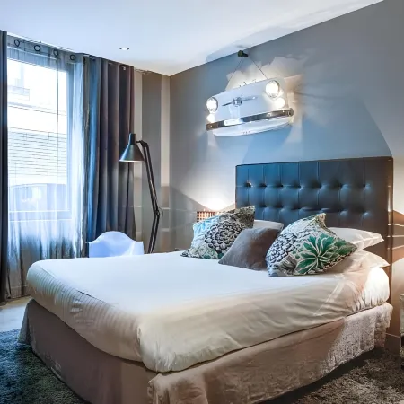 ZE Hotel Отели рядом с достопримечательностью «Театр Ля-Сигаль»
