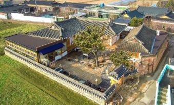 Gyeongju Hanokstay Hangbokhanzip