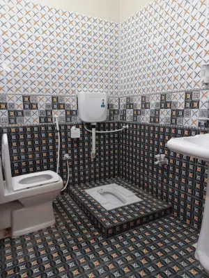 Cosy inn Near Millennium Mall Отели в г. 