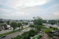 Stylish 4BR Near Paradigm Mall, Pool, Free Parking