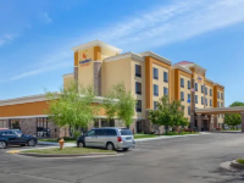 Comfort Suites Hotels in Oshkosh