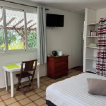 Studio Hibiscus 7 by the Sea, Beach, + Cistern