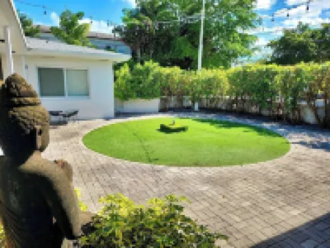 Fabulous Studio 15 Min from the Beach Hotel berhampiran Miami Ironside