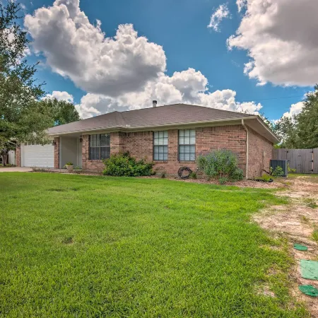 Pet-Friendly Bryan Home < 5 Mi to Texas A & M!