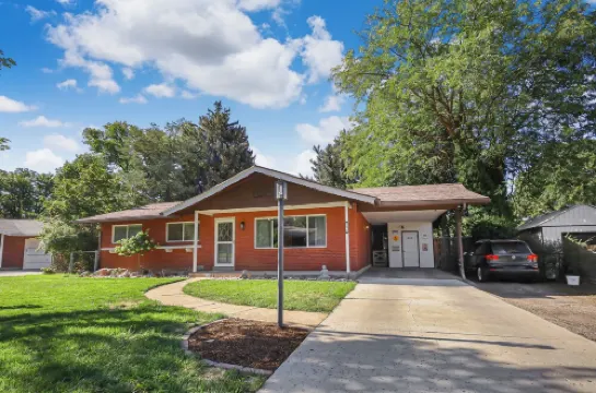 Designed for Comfort, 3 Ski Resorts 6 mi One Level Living,Cal King Bed, 3 Queens Hotels in North Ogden