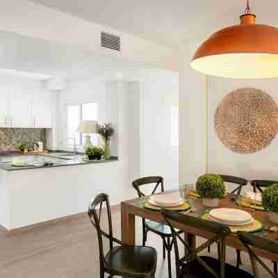 Spacious Apartment in the City Center. Plaza de las Flores Rooms