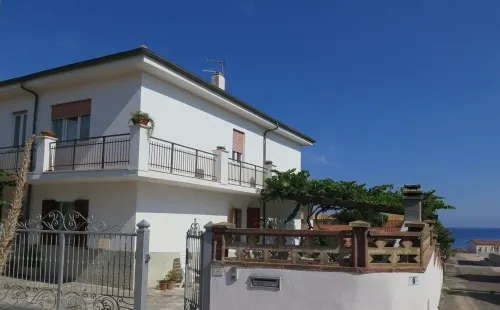 Villa Maria Three-room apartment with large garden near the sea Hotels in Valledoria