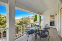 Custom 3,600sf Fallbrook Retreat: Wedding Guests•Family•Couples-Wine•Golf•Coast