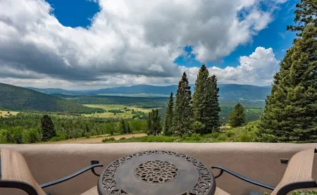 Spacious 4 bedroom with unmatched view!