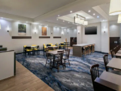 フェアフィールド・イン＆スイート・アルバニー・ダウンタウン オールバニーのホテル