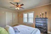 Inviting Lubbock Home > 1 Mi to Downtown - spa