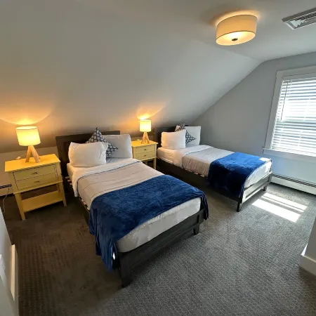 86 Dr Marcus House - Popular Broadway Area