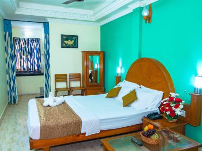 Thekkady Lakeshore Inn