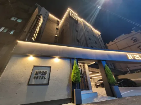 NO.25 HOTEL DONGAM Отели рядом с достопримечательностью «Juan Central Church»