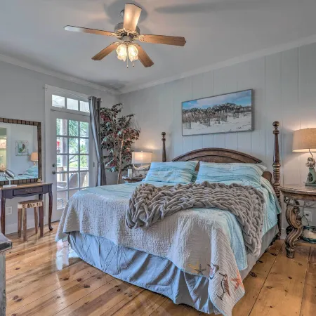 Bayfront Home with Kayaks, Paddleboards and Bikes
