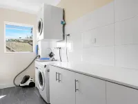 Beachside 2-Bed Apartment with Secure Parking