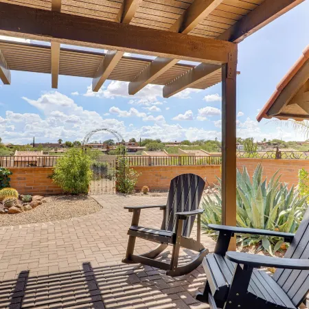 Quiet Townhome w/ Mountain Views in Green Valley