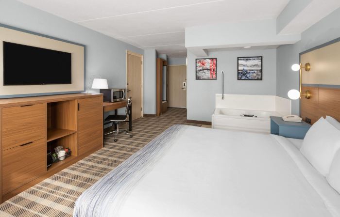 AmericInn by Wyndham Douglas/Saugatuck
