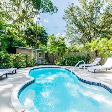 Home w/Heated Pool 10 Mins to Clearwater Beach!