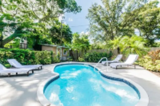 Home w/Heated Pool 10 Mins to Clearwater Beach!