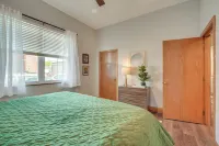 Cozy Pennsylvania Retreat Near Hiking and Golfing! - Parking