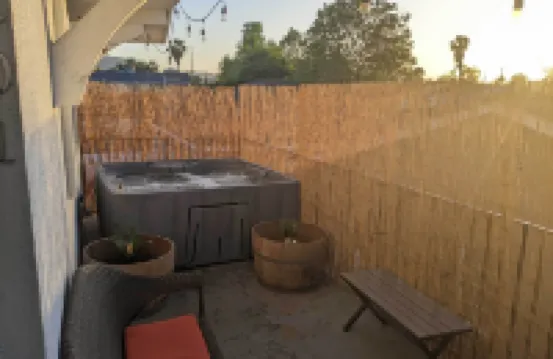 5 ไมล์ถึง ยูนิเวอร์แซล สตูดิโอ: บ้านพักสำหรับครอบครัว พร้อม อ่างน้ำร้อน!