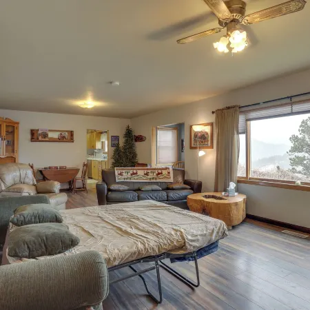 Classic Mountain Home, Half Mi to Main Street