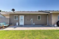 Elwood Townhome w/ Patio - 7 Mi to Johnson Lake - Апартаменты