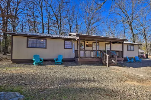 Whispering Oaks Broken Bow Cottage Near Hiking! - parking