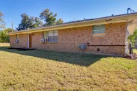 2 Mi to Dtwn Natchez: Cozy Home w/ Yard & Patio! - 2-Star