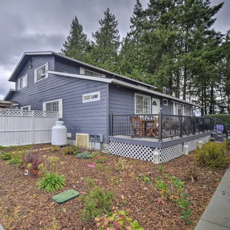 Spacious Home w/ Yard, 20 Miles to Olympic NP
