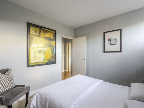 Luxurious Private One Bedroom Apartment