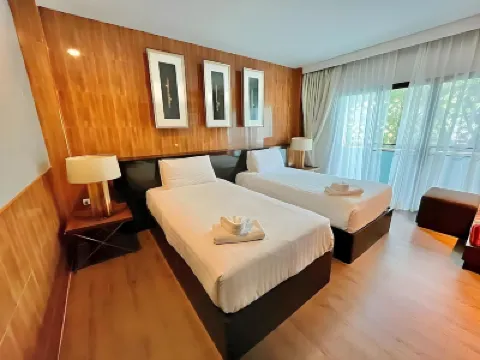 เฮือนนานาจอมสวรรค์ โรงแรมใกล้โรงพยาบาลแพร่