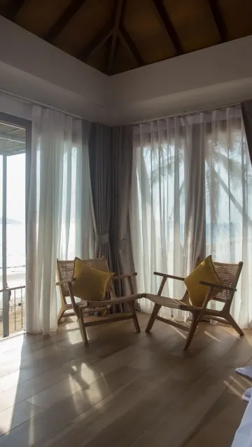 ห้องซูพีเรียร์สวีทมีระเบียงและวิวทะเล