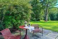 4-Season Escape w/ Plunge Pool/Hot Tub and Sauna! - 4-Star