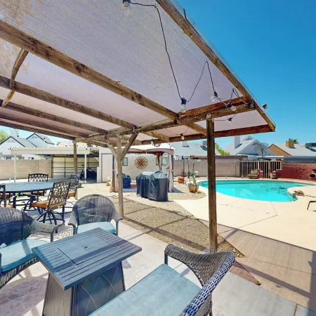 3Br Home w/ Sparkling Pool, Fire Pit