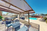 3Br Home w/ Sparkling Pool, Fire Pit - piscina