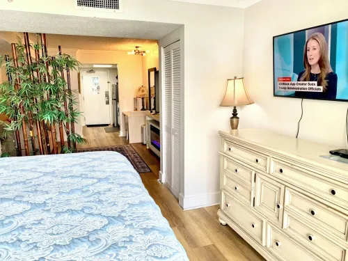 Oceanfront Condo, Balcony, Pools, Beach Access, Walk to Restaurants & Boardwalk