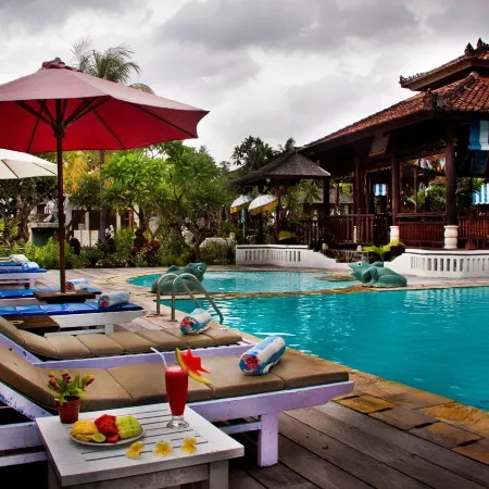 Bali Taman Beach Resort & Spa Lovina Отели рядом с достопримечательностью «Пляж Ловина»