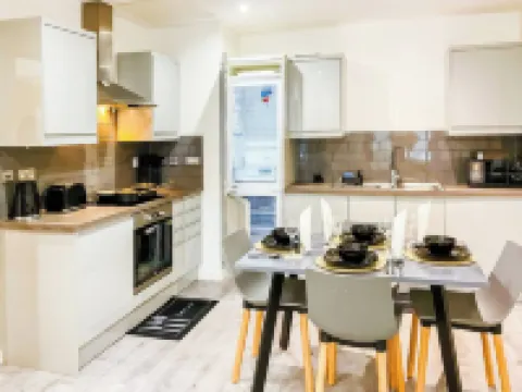 Spacious City Centre Apartment for Up to 5