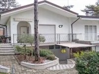 Peaceful semi-detached villa in Lignano